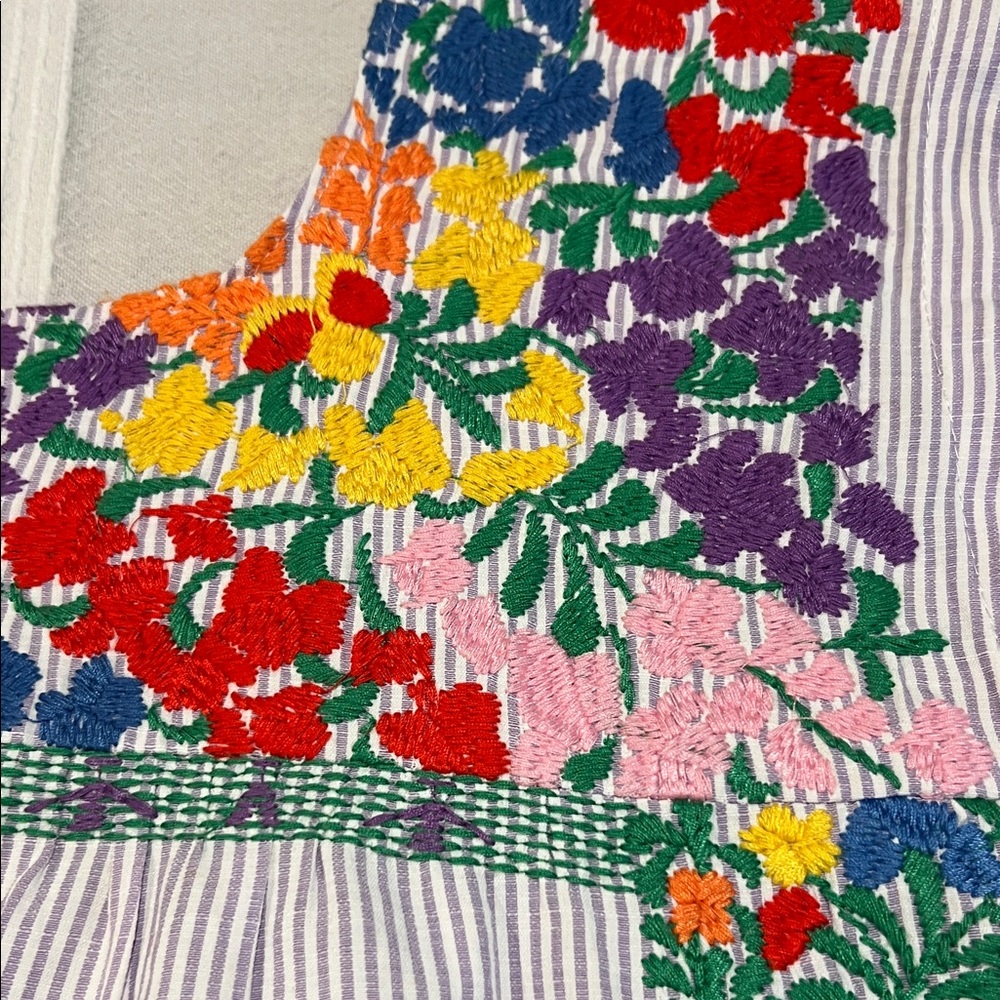 J. Marie Beautiful Purple Embroidered Blouse Large - Picture 3 of 4